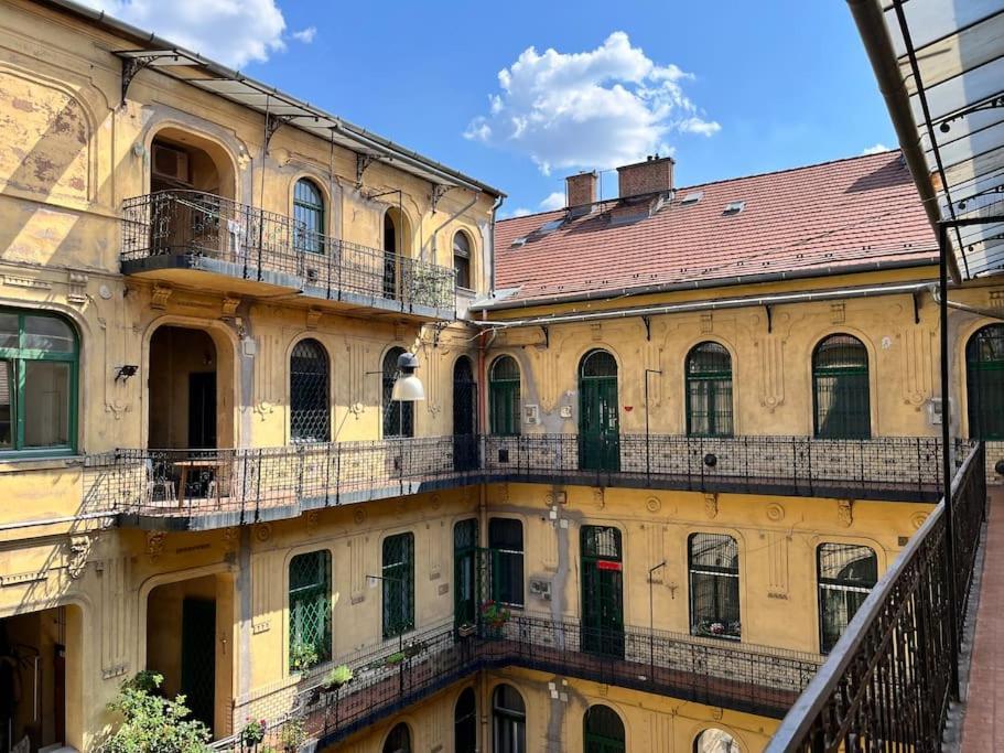 Edna Studio With Balcony Budapest Ngoại thất bức ảnh